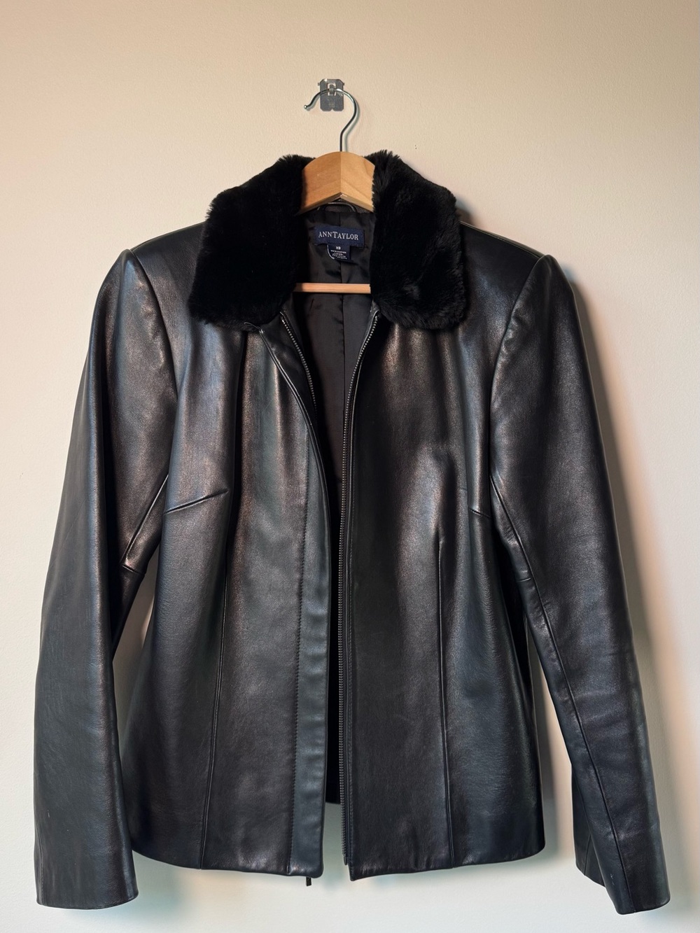 ANN TAYLOR - Vintage 100% Genuine Leather Jacket with Faux Fur Collar Black